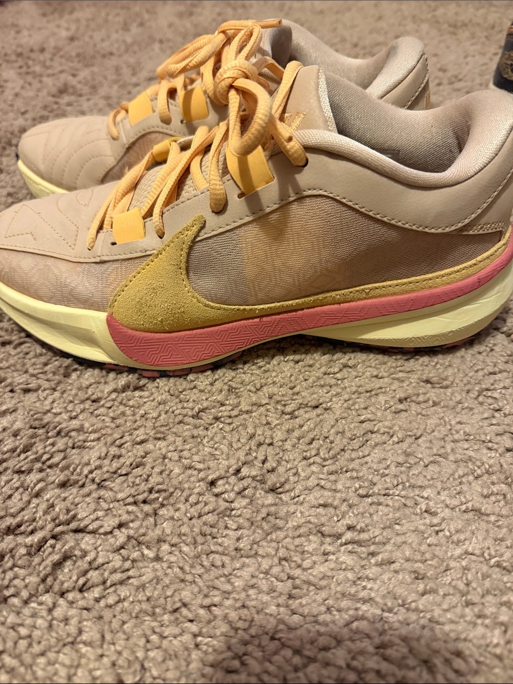 Nike Women’s Beige and Yellow Low-Top Sneakers Air Zoom